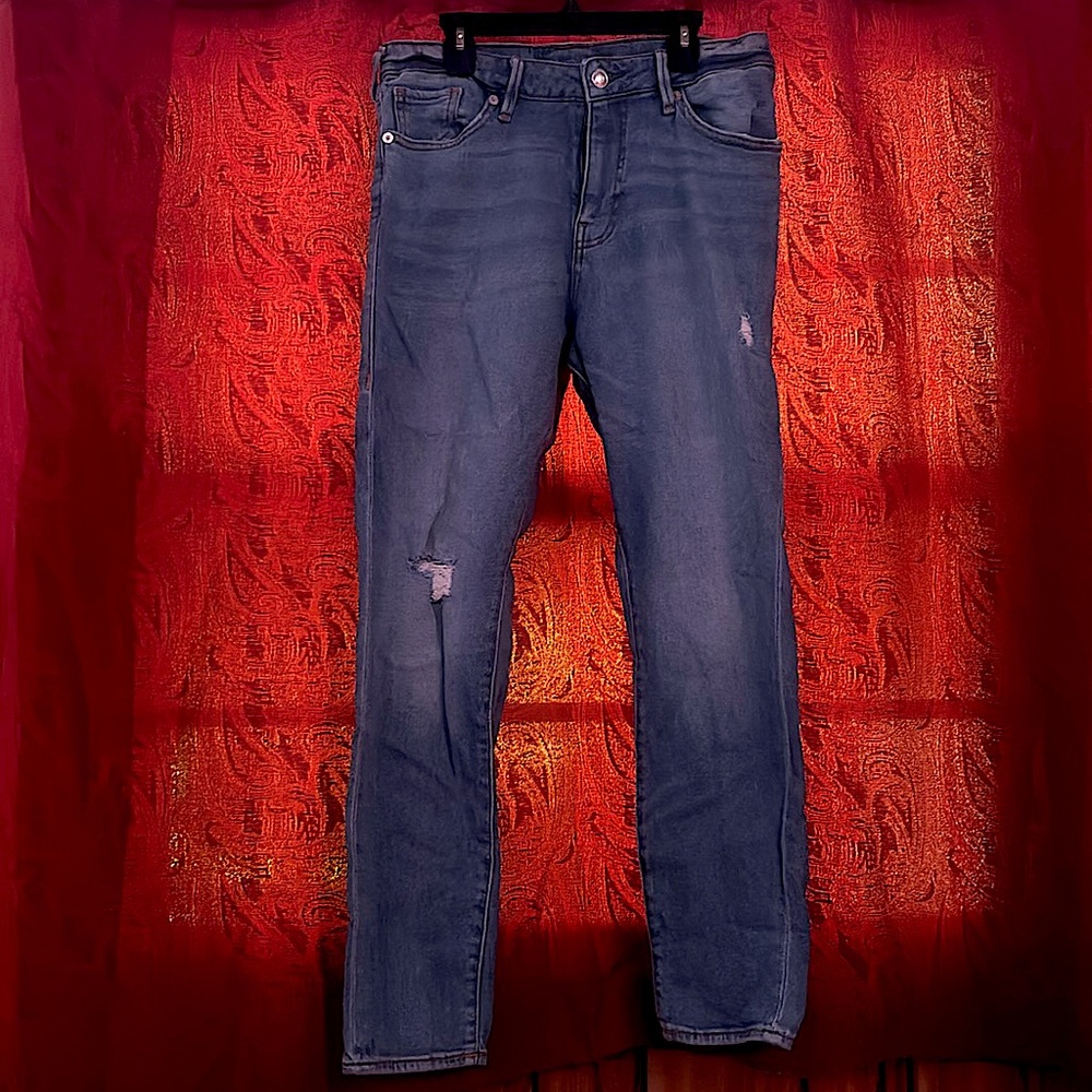 TRUE RELIGION, JENNIE CURVY High Rise Skinny, Color Light Blue, Size 30